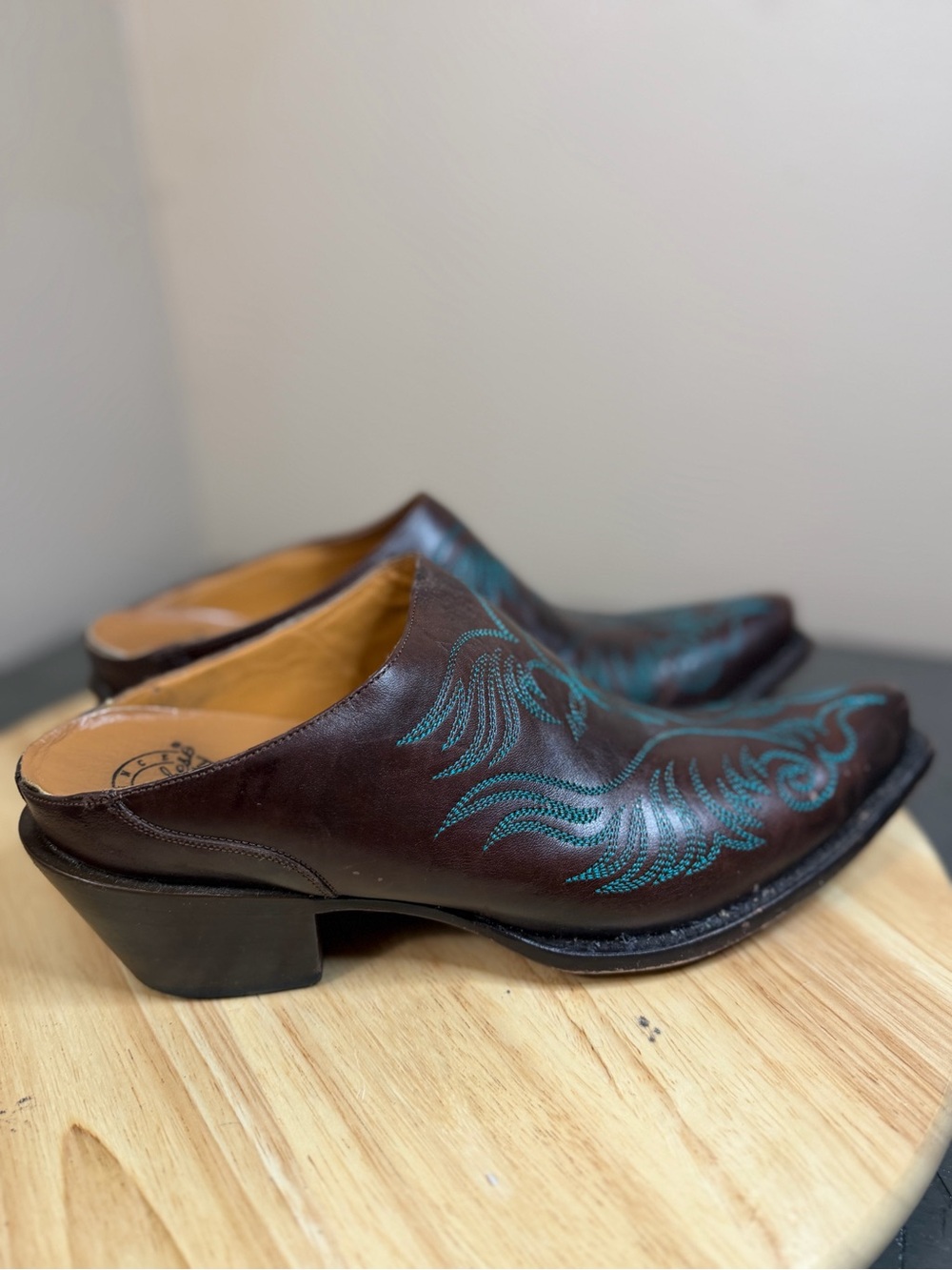 Lucchese Women’s Size Leather Slide Mules